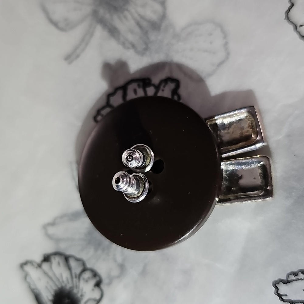 Brighton Earrings - Picture 2 of 3